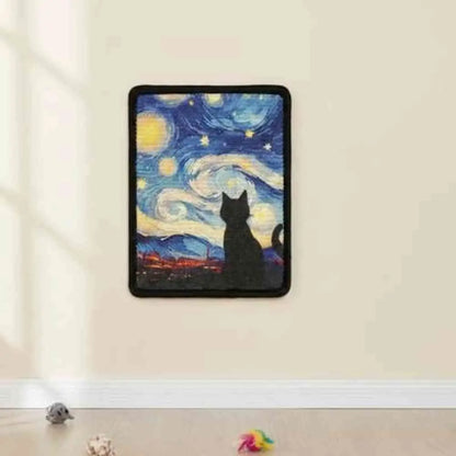 Griffoir mural pour chat avec cadre noir et illustration nuit, sans chat visible
