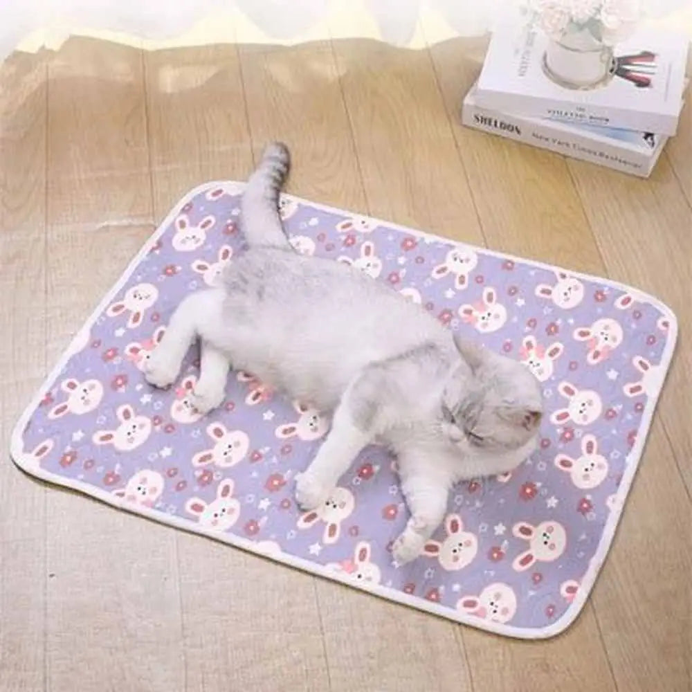 Tapis rafraîchissant pour chat violet à motifs de lapins, bords blancs