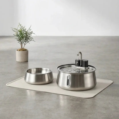 Fontaine à eau inox pour chat sur base rectangulaire, réservoir rond avec jet d’eau