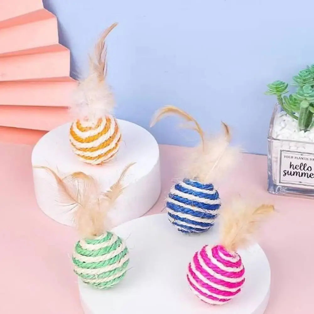 Jouet pour chat avec balles en corde rayées (vert, bleu, rose, jaune) et plumes.