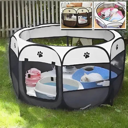 Parc pour chat pliable noir et blanc, avec ouvertures grillagées et motifs pattes.