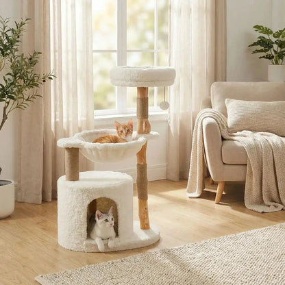 Arbre à chat avec cabane, plateformes superposées et perchoir supérieur en corde tressée.