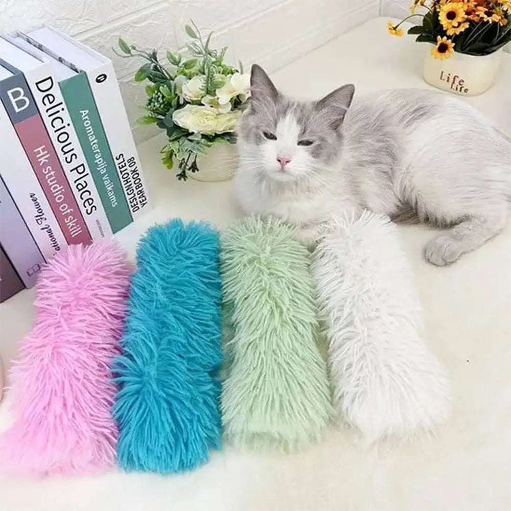 Peluche pour chat duveteuse bleu et vert clair, avec peluche blanche à côté