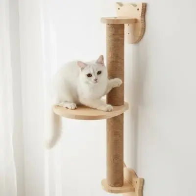 Arbre à chat mural Félispace, plateforme et poteau à griffer, chat blanc.