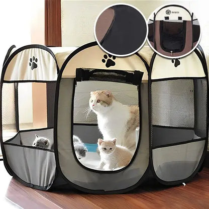 Parc pour chat pliable noir et blanc, trois panneaux grillagés et grande ouverture ovale.