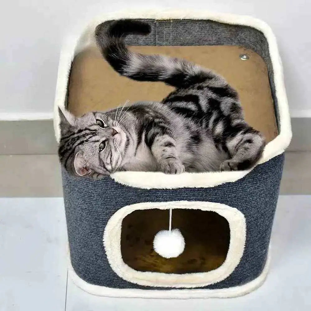 Arbre à chat gris foncé avec coussin beige et ouverture ovale bordée de blanc, chat endormi.