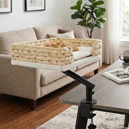 Panier pour chat tressé beige avec coussin blanc et rebords