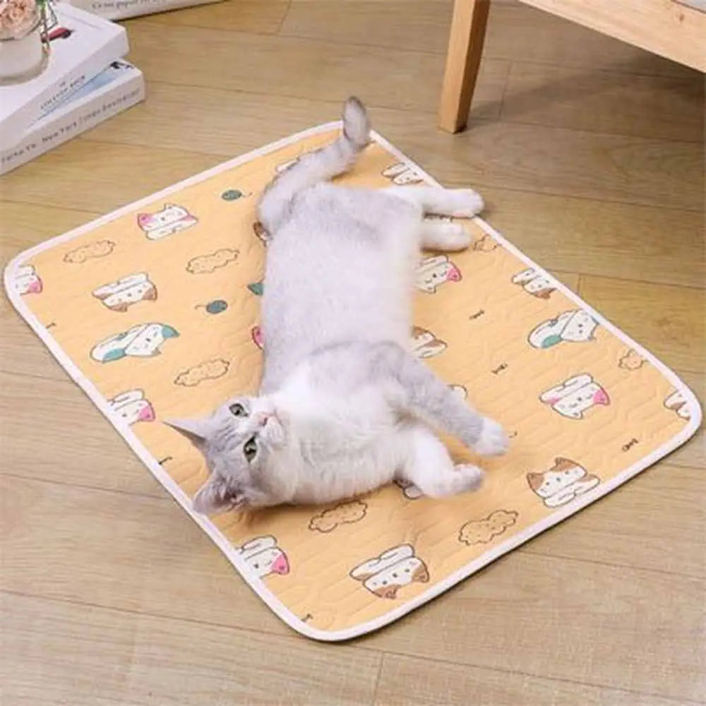 Tapis rafraîchissant pour chat beige à motifs de lapins, bords blancs