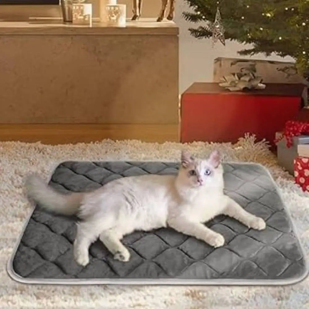 Tapis pour chat auto-chauffant gris, surface à carreaux matelassés