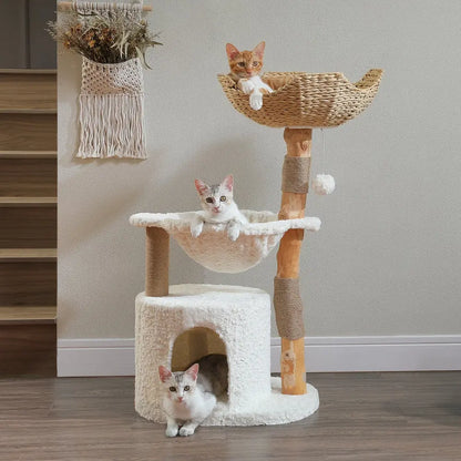 Arbre à chat en tissu blanc, niche en base, perchoir en corde tressée sur poteaux bois.