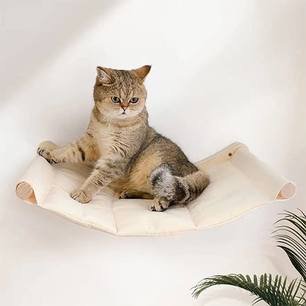 Hamac chat ultra-doux: coussin blanc, chat tigré gris assis, barres en bois