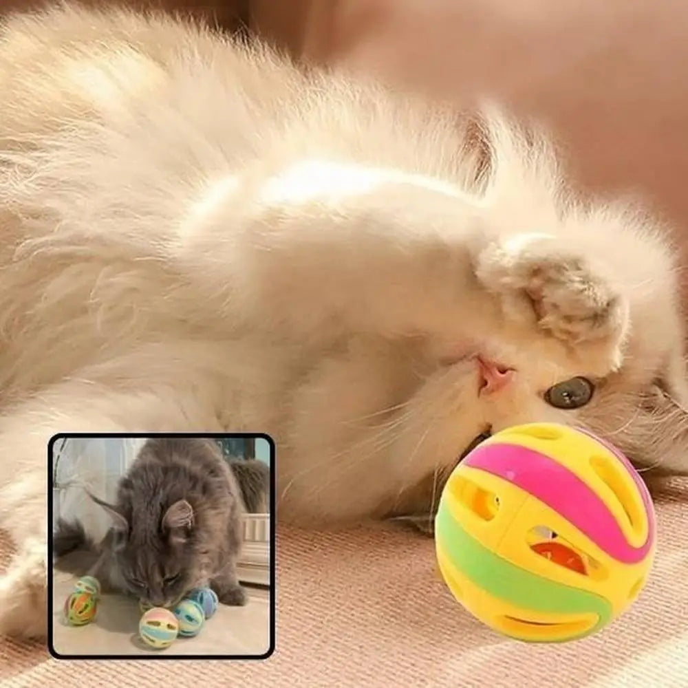 Balle interactive pour chat, sphère jaune rose et verte, avec ouvertures.