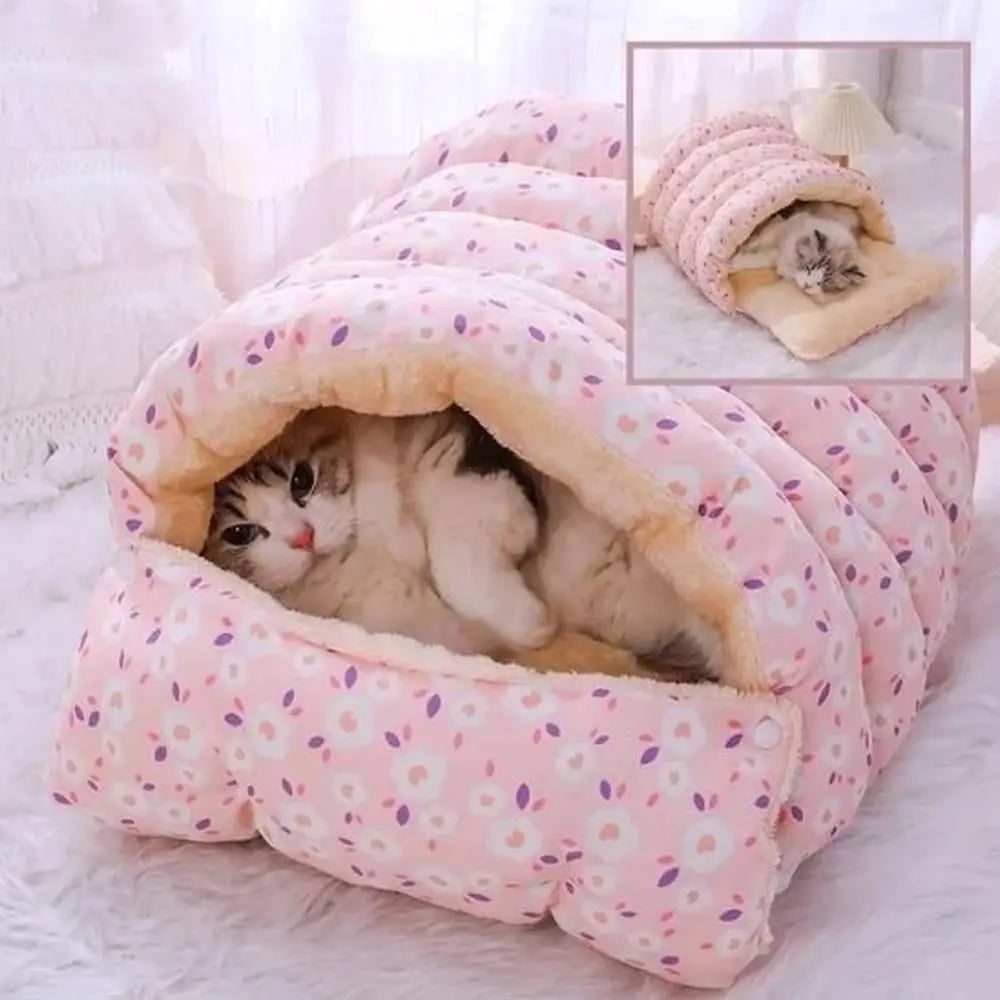 Panier pour chat Cosy Design: cabane gonflée rose à motifs, ouverture latérale, chat blotti