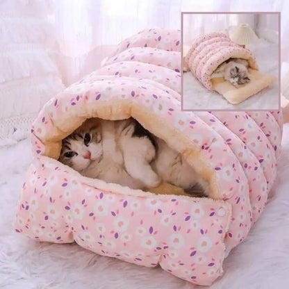 Panier pour chat Cosy Design: cabane gonflée rose à motifs, ouverture latérale, chat blotti