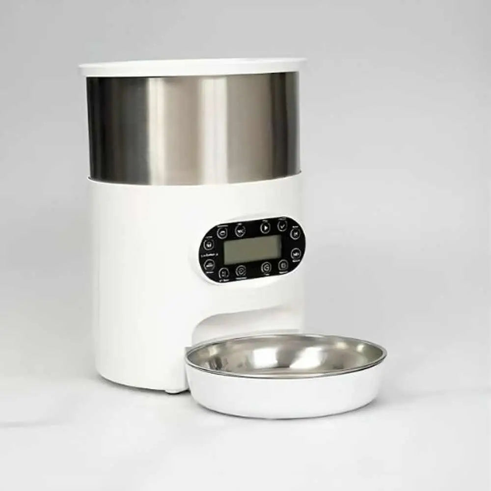 Distributeur croquettes SmartFeeder blanc et acier, écran noir et bol inox amovible.
