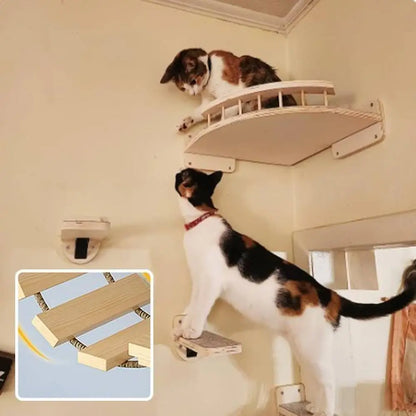 Arbre à chat mural en bois avec étagères et rampe courbe, idéal pour sauter