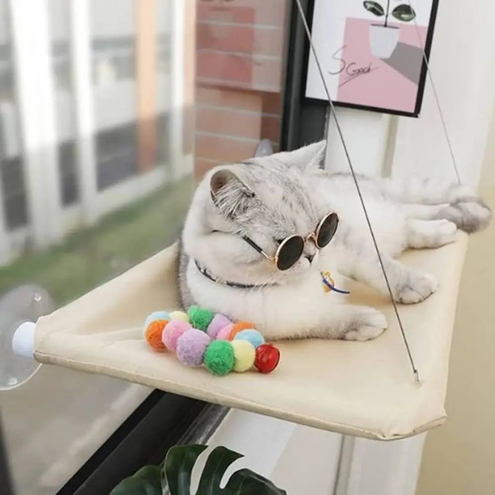 Hamac pour chat suspendu beige avec coussin, corde et petit jouet